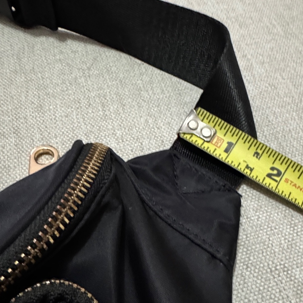 Like New Belt Bag-Unbranded-Black-4 Zipper Compartments-Gold Toned Zippers-Nylon - Picture 15 of 15